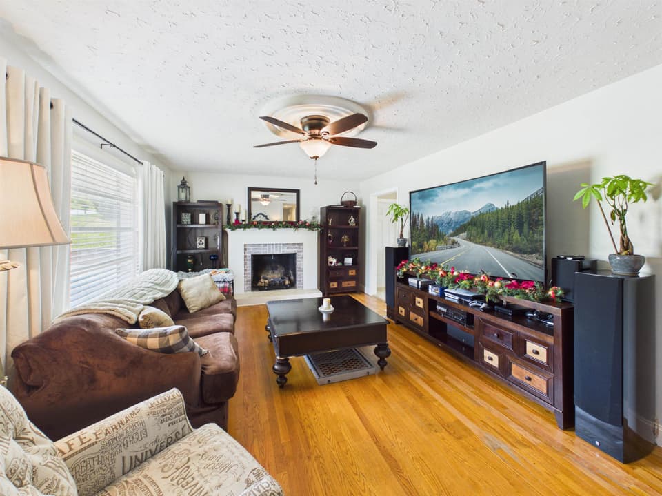 85 Wades Lane, photo 9 of 40