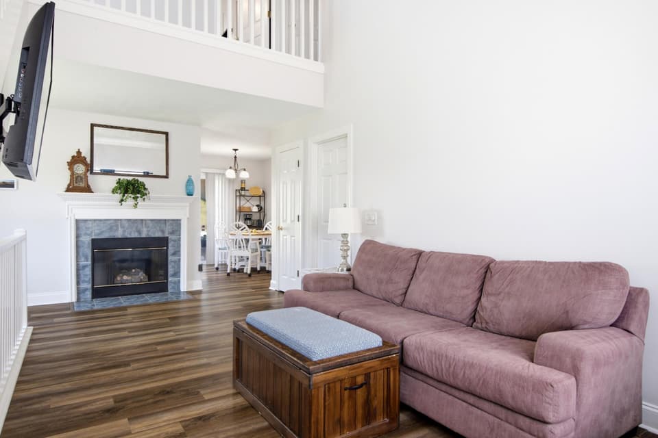 475 Silver Leaf Drive, photo 4 of 34