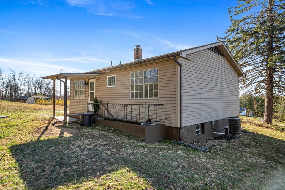 1634 Mud Pike, photo 5 of 34