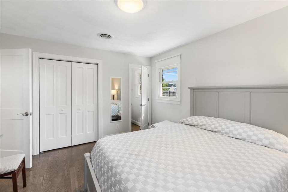 180 Henley Drive, photo 32 of 40