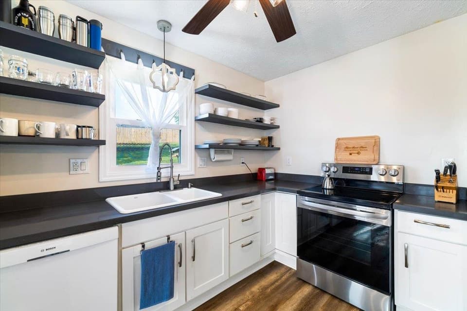 870 Cambria Street NW, photo 9 of 40