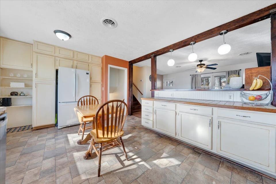 1100 Flint Drive, photo 11 of 37