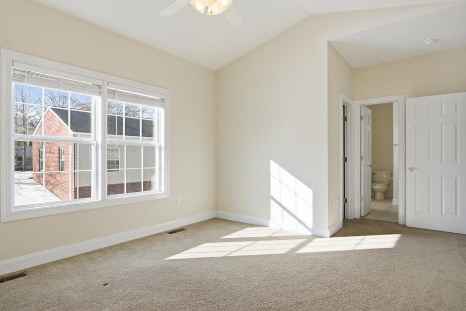 380 Oaktree Boulevard, photo 32 of 40