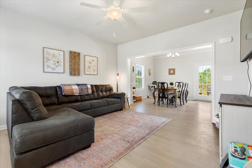 990 Holland Loop NW, photo 7 of 40