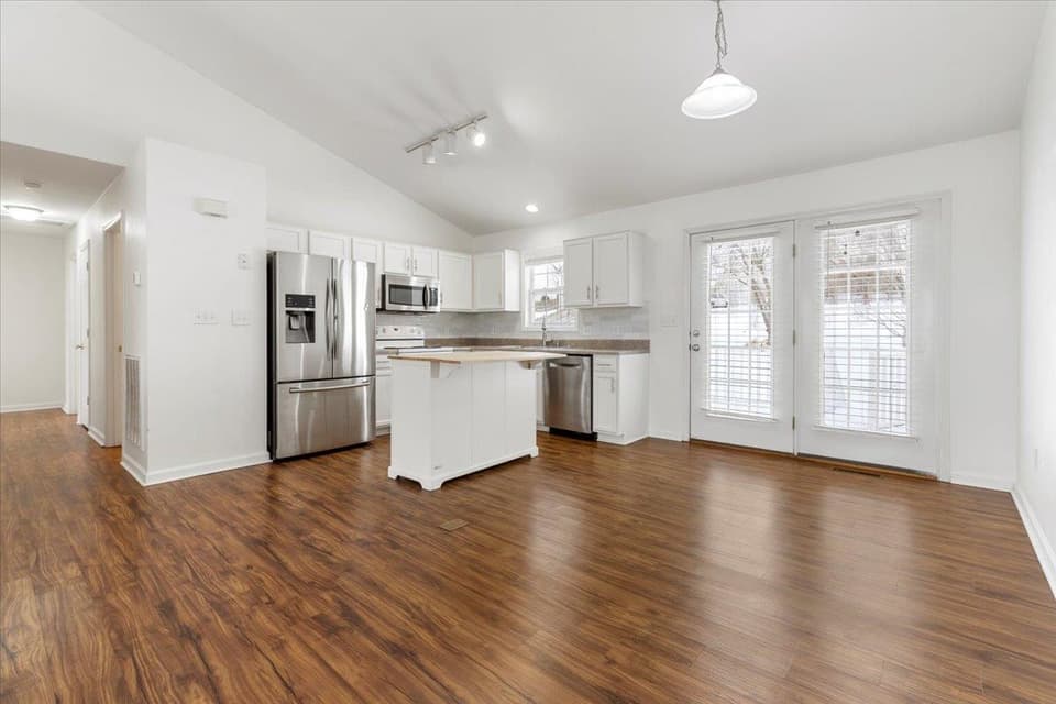 110 Sage Lane, photo 10 of 40