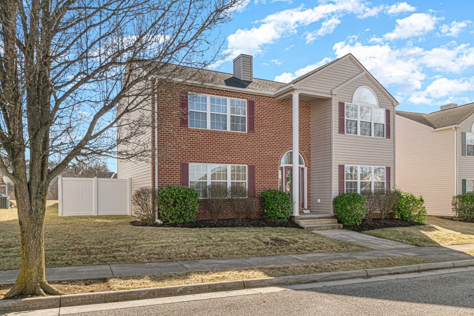 1730 Lions Drive, photo 3 of 40