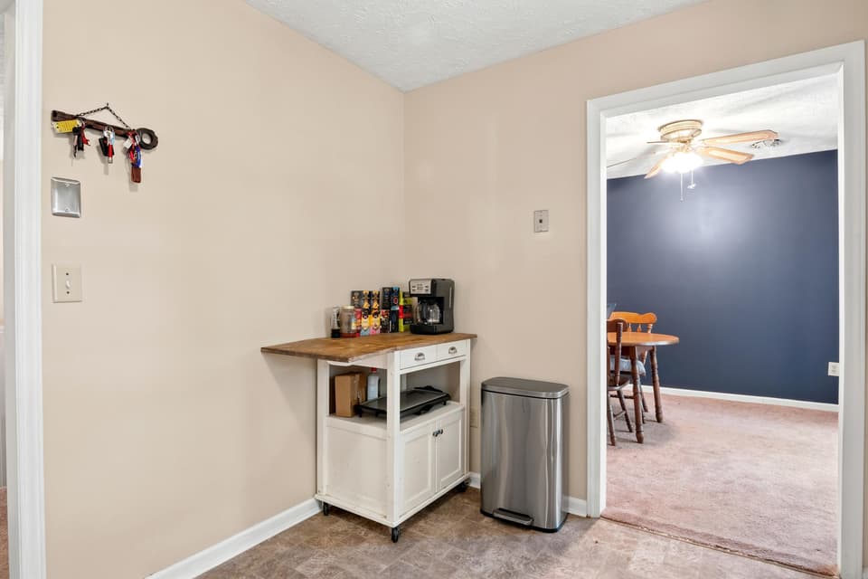 415 Tomahawk Drive, photo 16 of 40