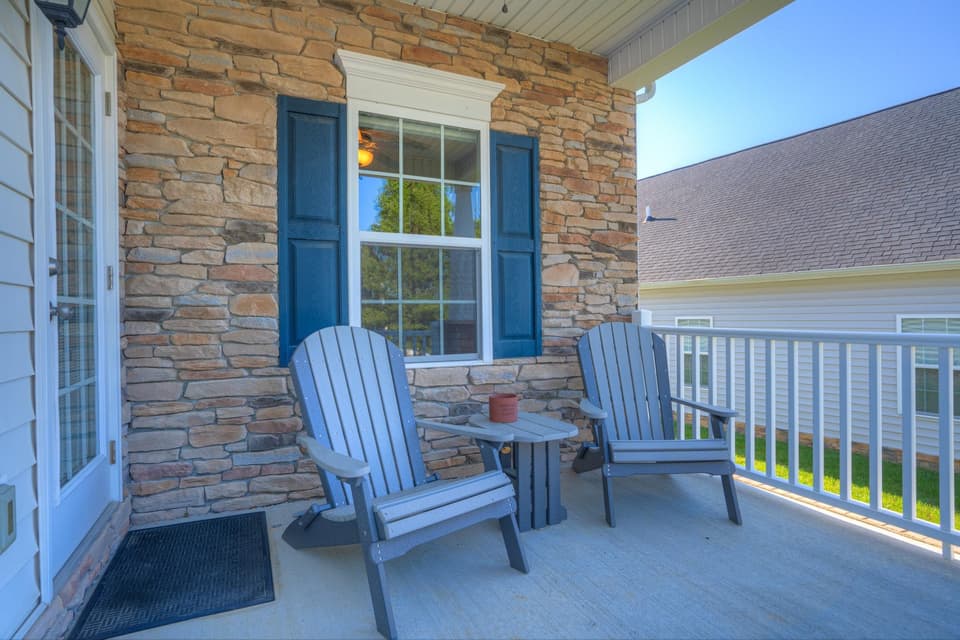 150 Roudabush Drive, photo 3 of 34