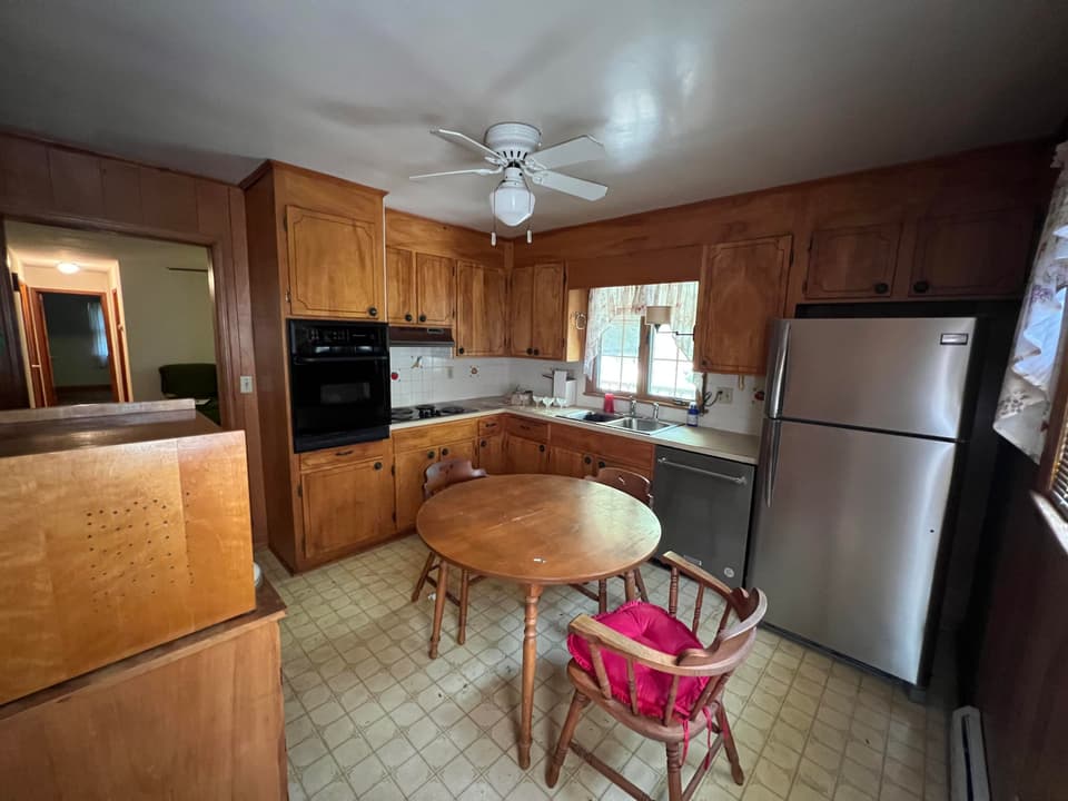 410 Dogwood Ln, photo 6 of 20