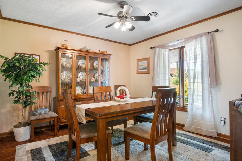 2395 Giles Drive SE, photo 12 of 40