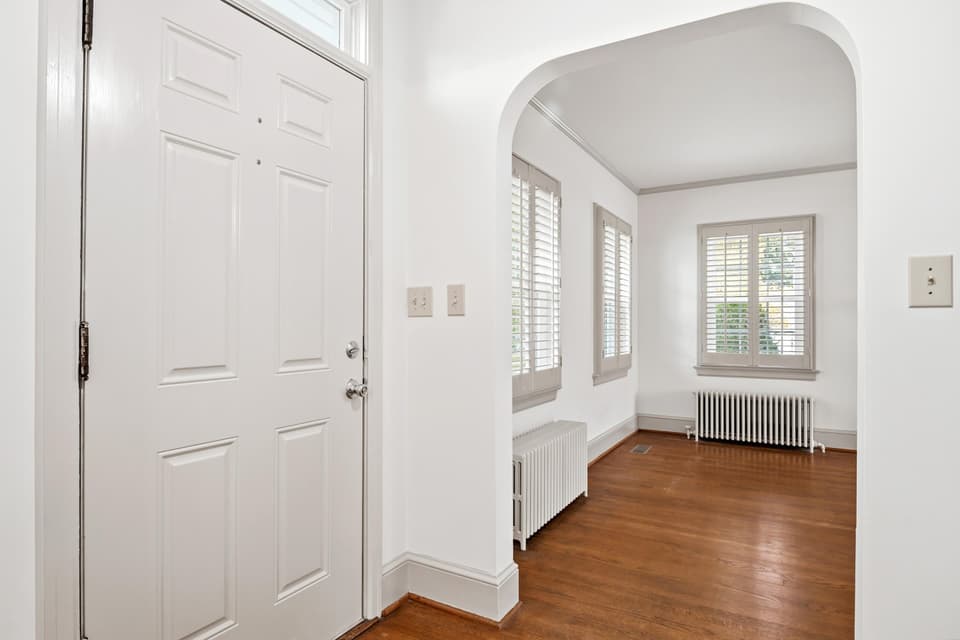 660 W Main Street, photo 17 of 40