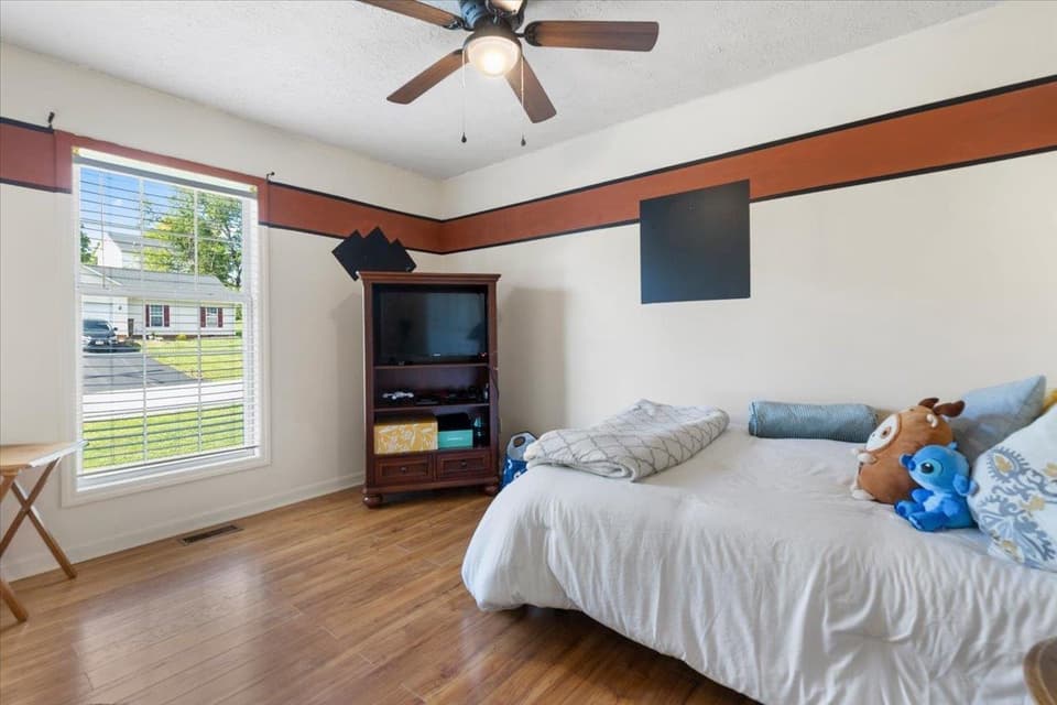 650 Warren Court, photo 23 of 40