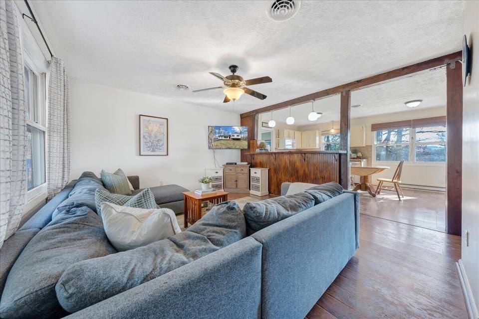1100 Flint Drive, photo 3 of 37