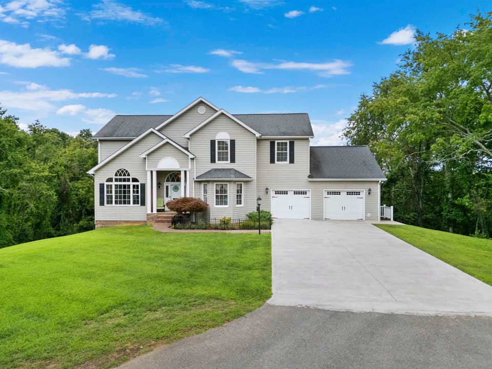 2285 Lubna Drive, photo 2 of 40