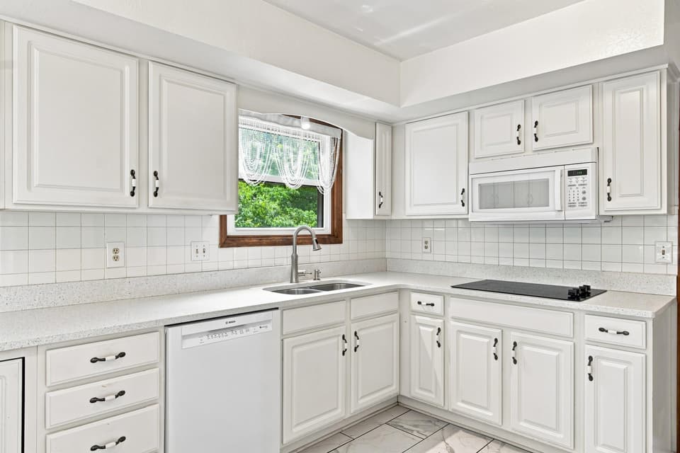 1220 Flint Drive, photo 16 of 40