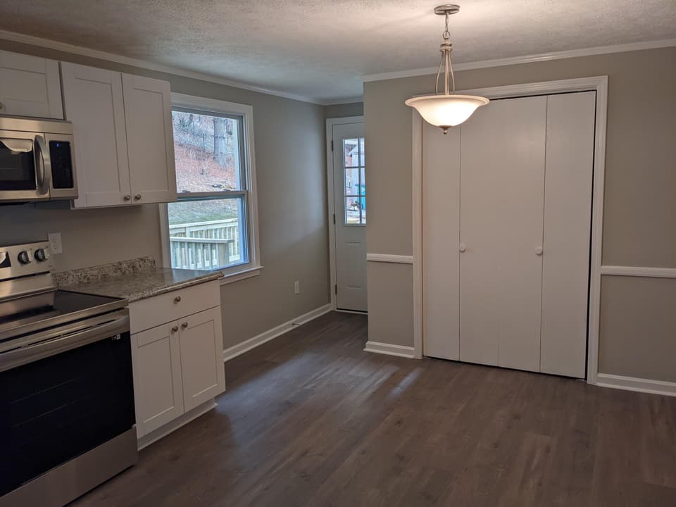 1370 Wall St, photo 11 of 38