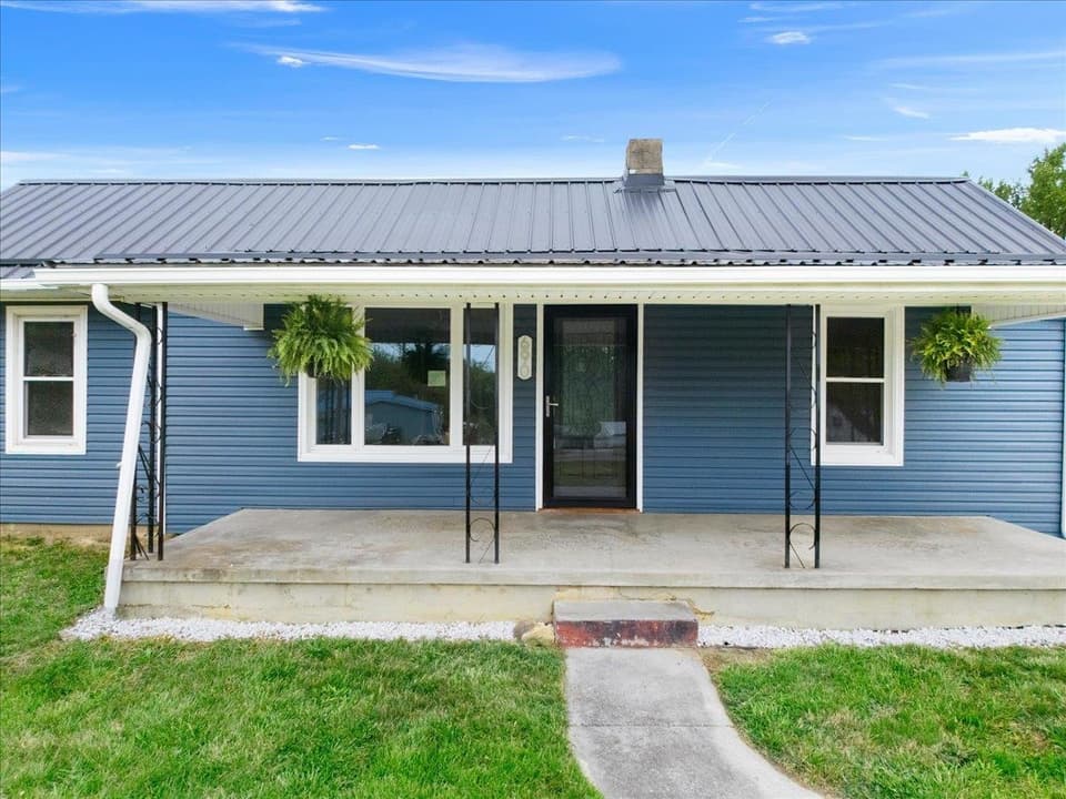 690 Harless Street, photo 3 of 40
