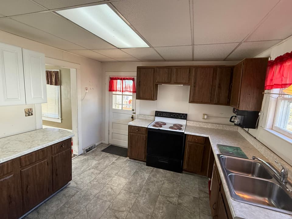 612 E Main St 1, photo 17 of 37