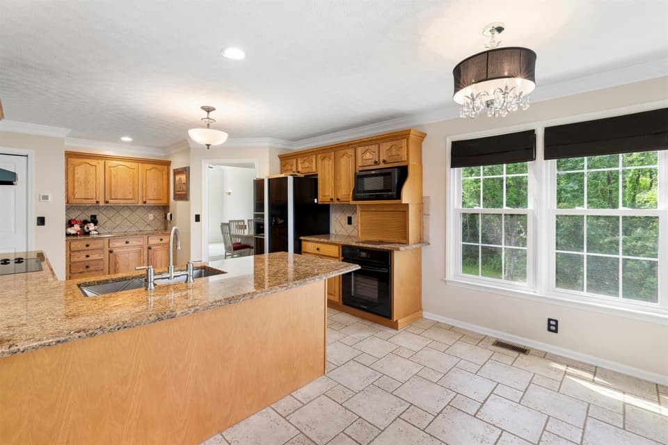 2285 Lubna Drive, photo 15 of 40