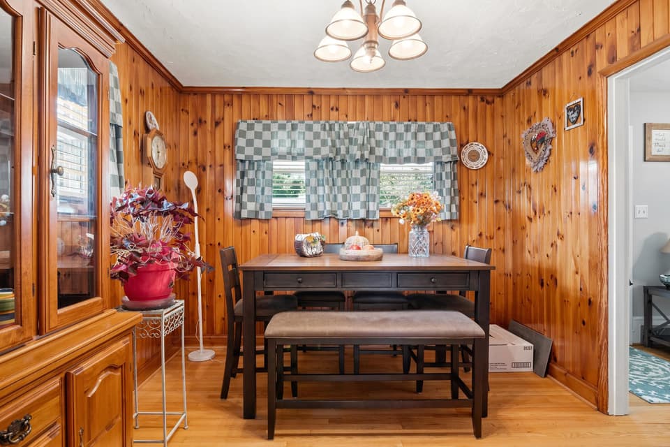106 Roseland Drive, photo 7 of 39