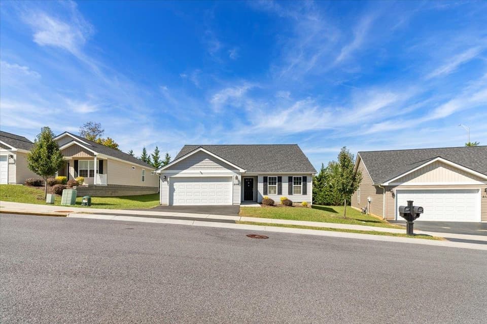 2100 Glade Drive SE, photo 8 of 40