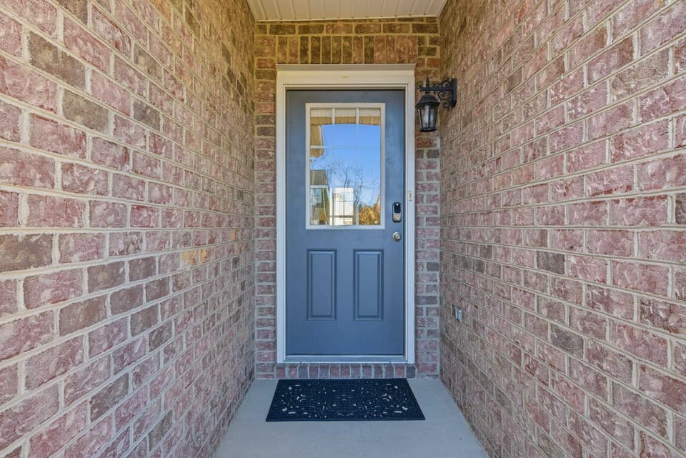 310 Windsor Drive, photo 2 of 40