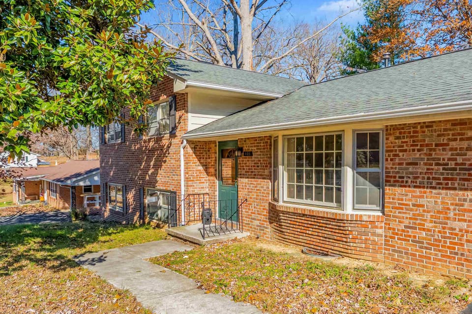 400 Turpin Walk, photo 7 of 40