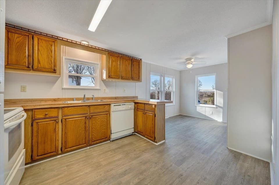 1670 Blair Street, photo 12 of 40