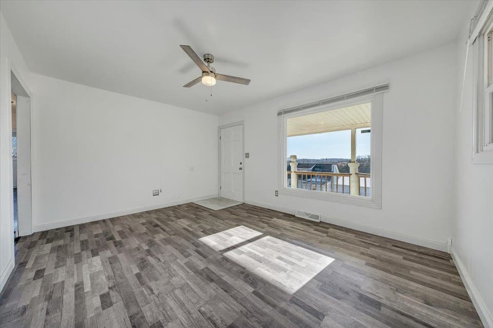 2672 Violet Lane, photo 9 of 34
