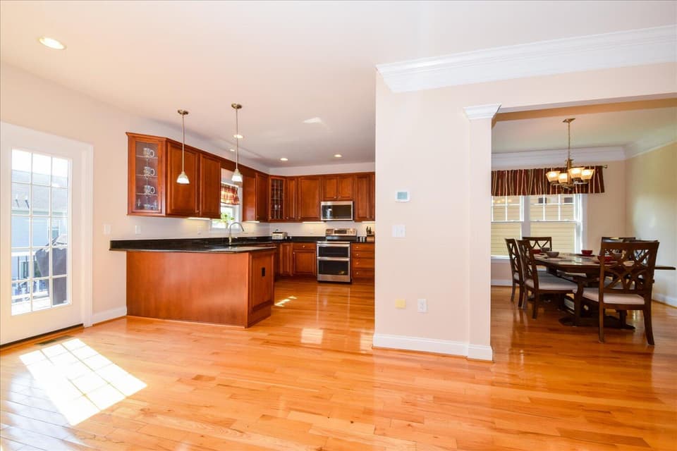 300 Roudabush Dr NW, photo 8 of 38