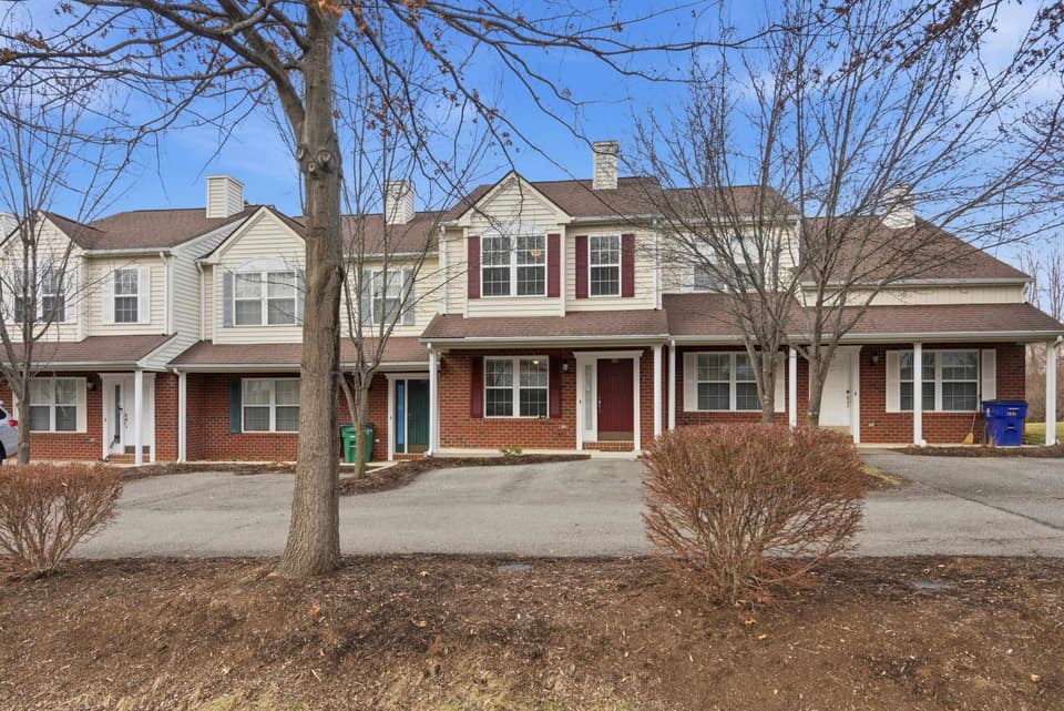 565 Oaktree Boulevard, photo 4 of 31