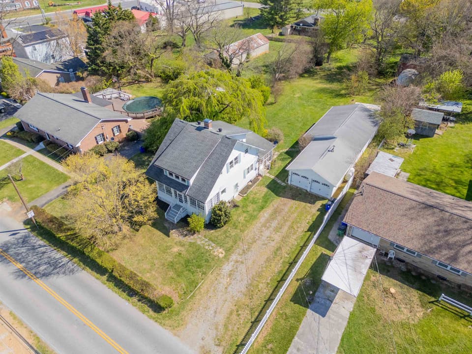 108 Miller Street SE, photo 8 of 40