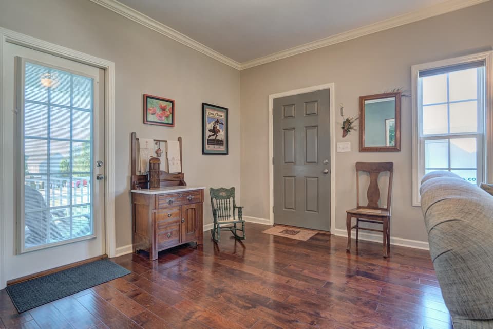 150 Roudabush Drive, photo 6 of 34