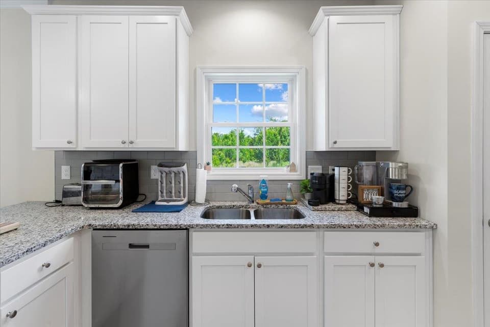 990 Holland Loop NW, photo 16 of 40