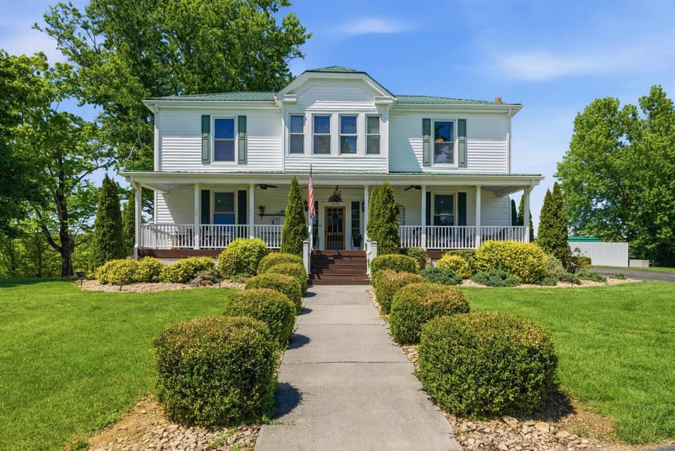 1834 Mud Pike Road, Christiansburg, VA