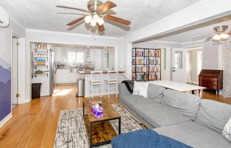 410 Miller Street SE, photo 10 of 40