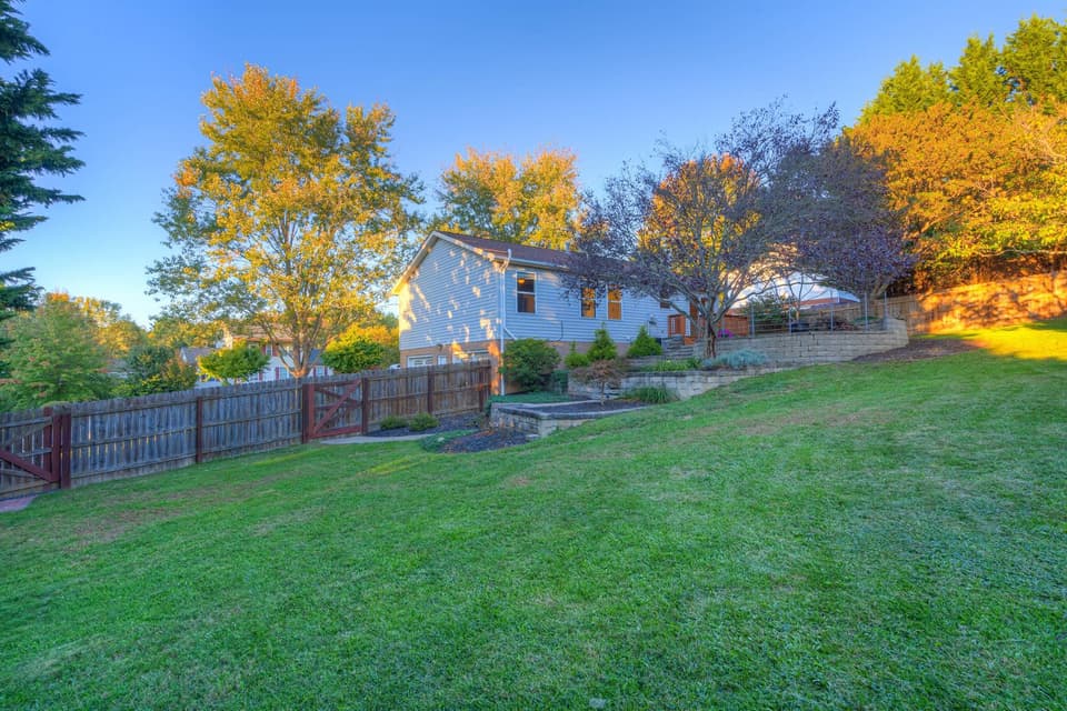 535 Capitol Way, photo 2 of 40
