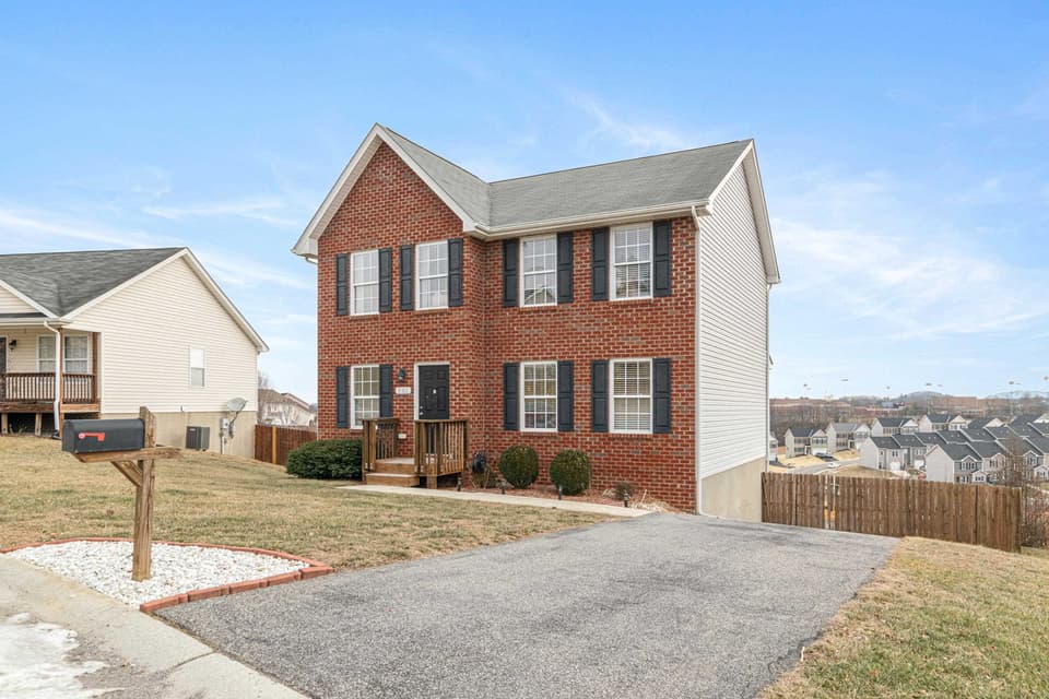535 Keystone Drive, photo 2 of 40