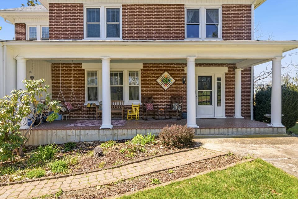 805 W Main Street, photo 5 of 40