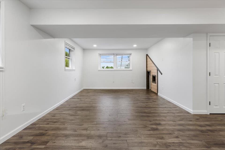 120 SE Howery Street, photo 30 of 40