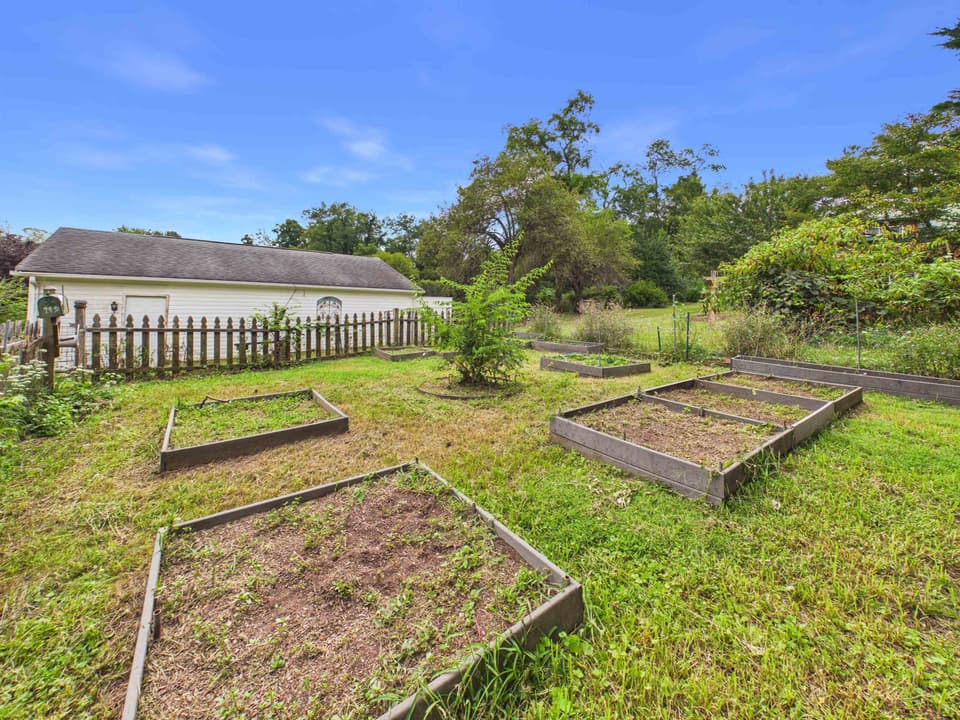 100 Alleghany Street SE, photo 9 of 40