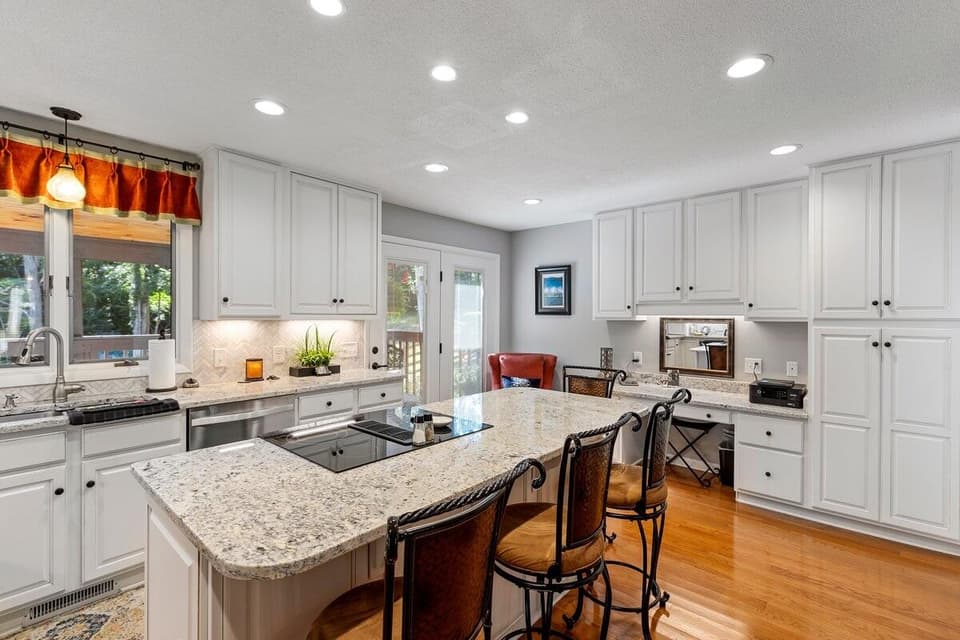 255 Patricia Lane NE, photo 16 of 35