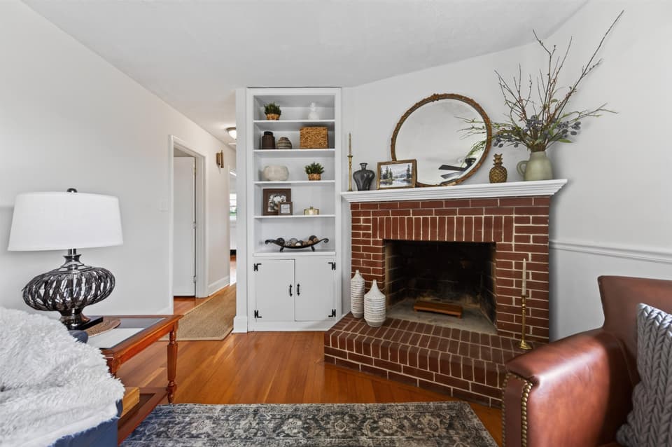 107 Roseland Drive, photo 10 of 40