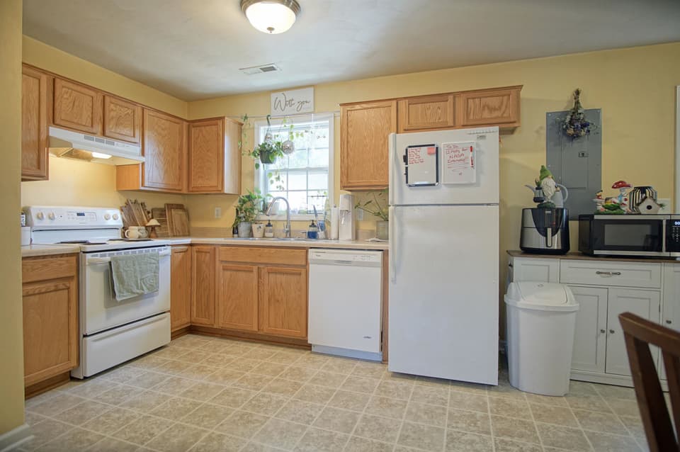 90 Salem Lane, photo 12 of 33