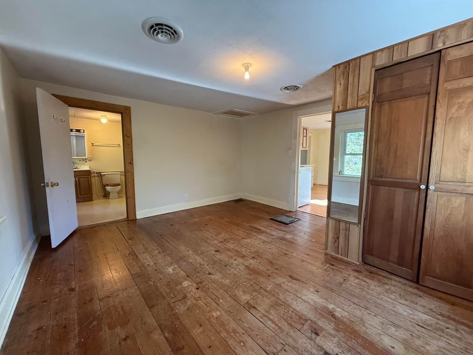 945 Montgomery Street, photo 13 of 31