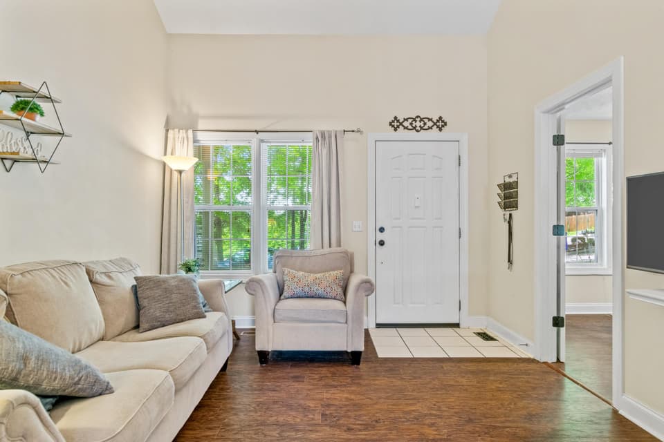 1425 Providence Boulevard, photo 3 of 40