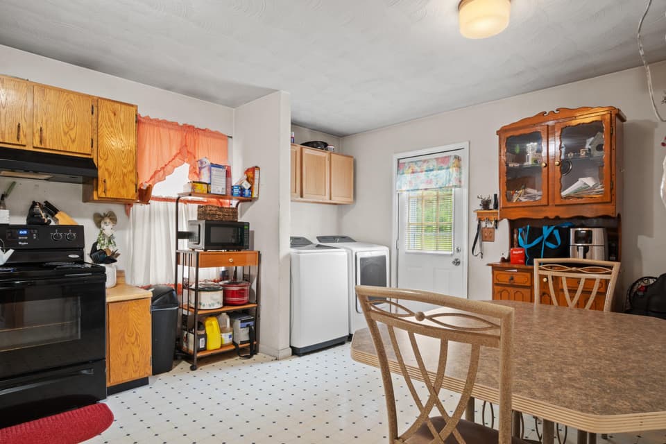 490 Sunnyside Lane, photo 17 of 36