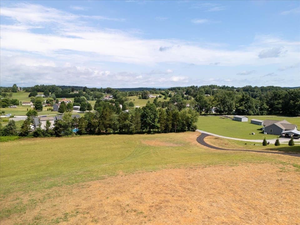 4480 Fairview Drive, photo 7 of 36