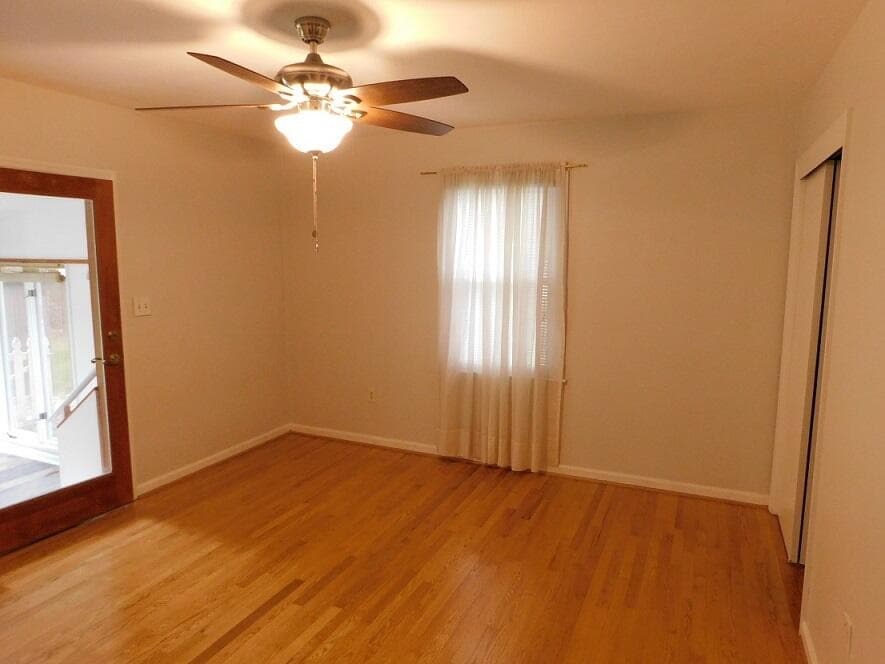 310 Hickory Dr SW, photo 13 of 30