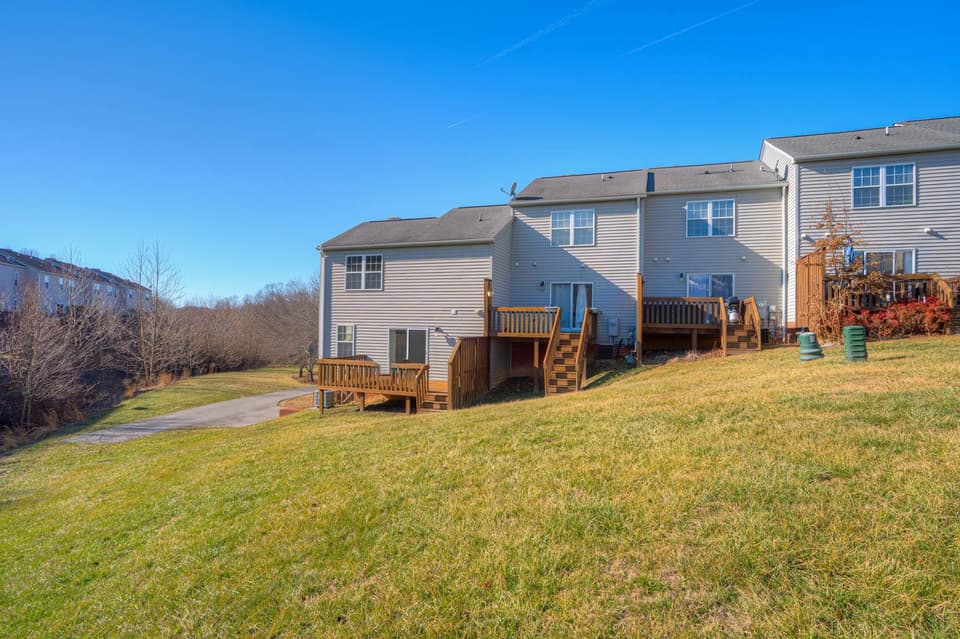 185 Blue Leaf Drive, photo 10 of 40